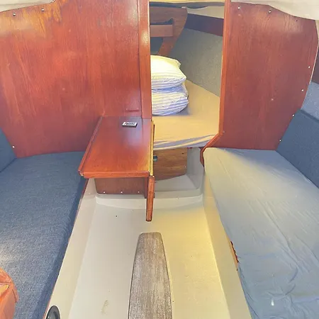 Hotel en barco Mini Maxi Asker